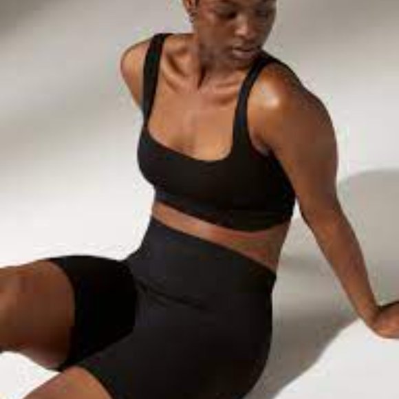 ARITZIA The Group by Babaton Silhouette Seamless Short - Picture 4 of 9